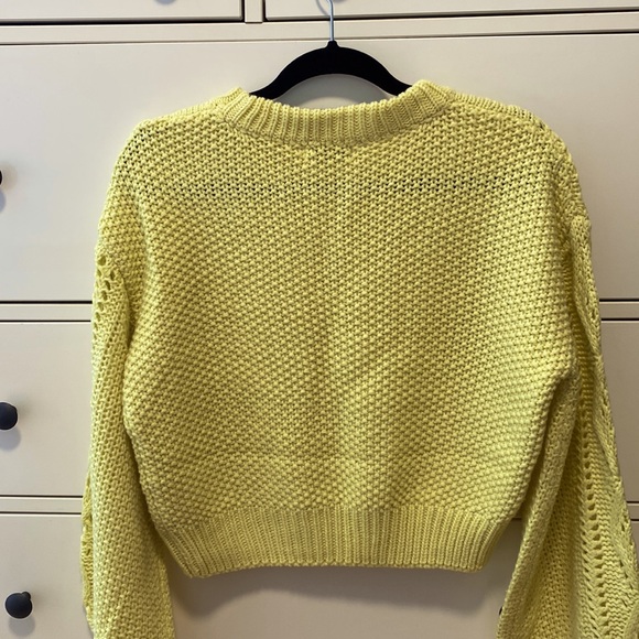 Small cropped balloon arm canary yellow sweater - Picture 5 of 6